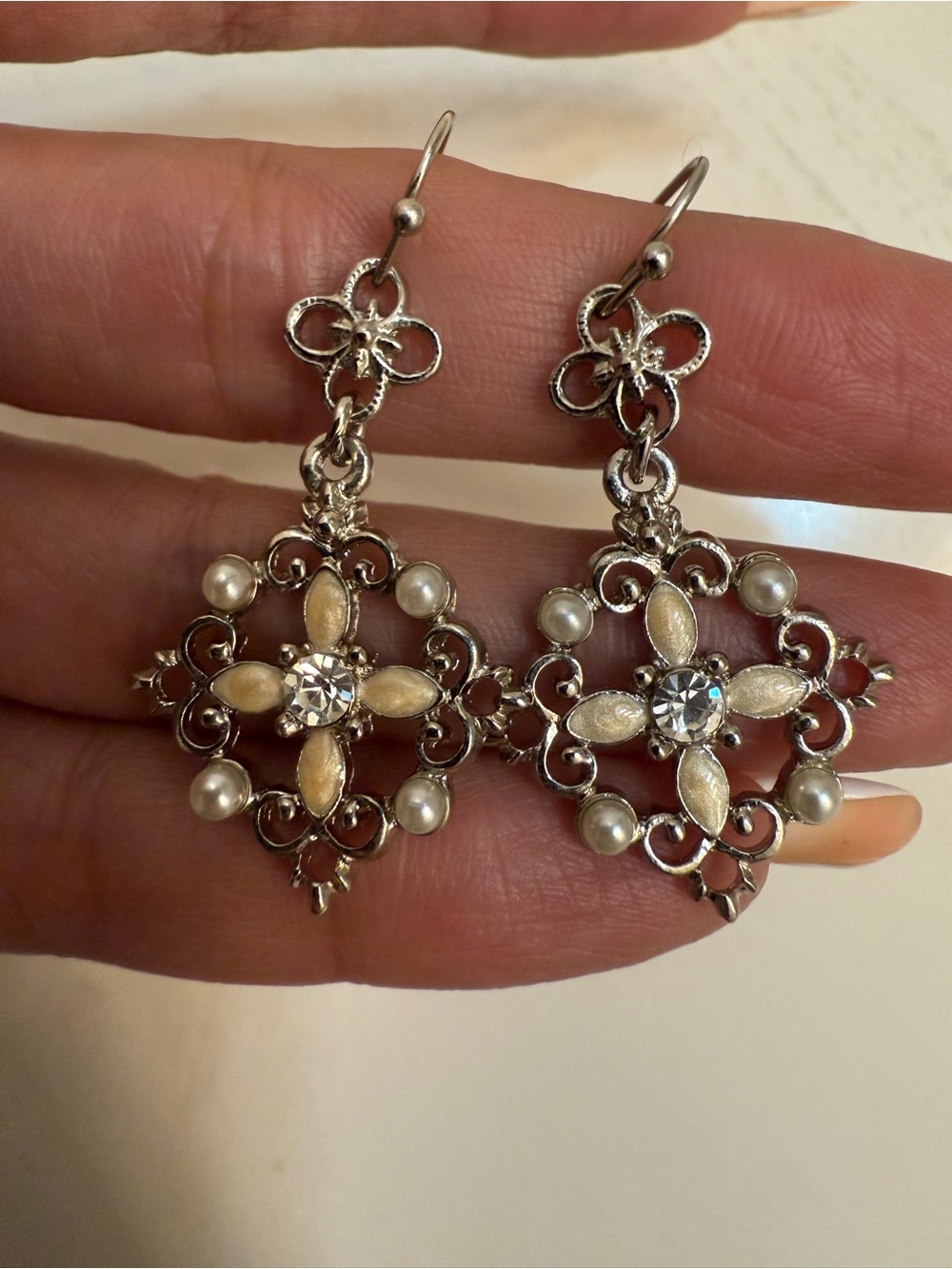 Vintage 925 stealing silver & real mother of pearl dangle earrings.
